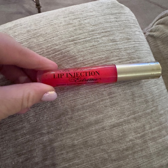 Lip Injection Extreme Lip Plumper
Hydrating Plumping Lip Gloss - Picture 3 of 5